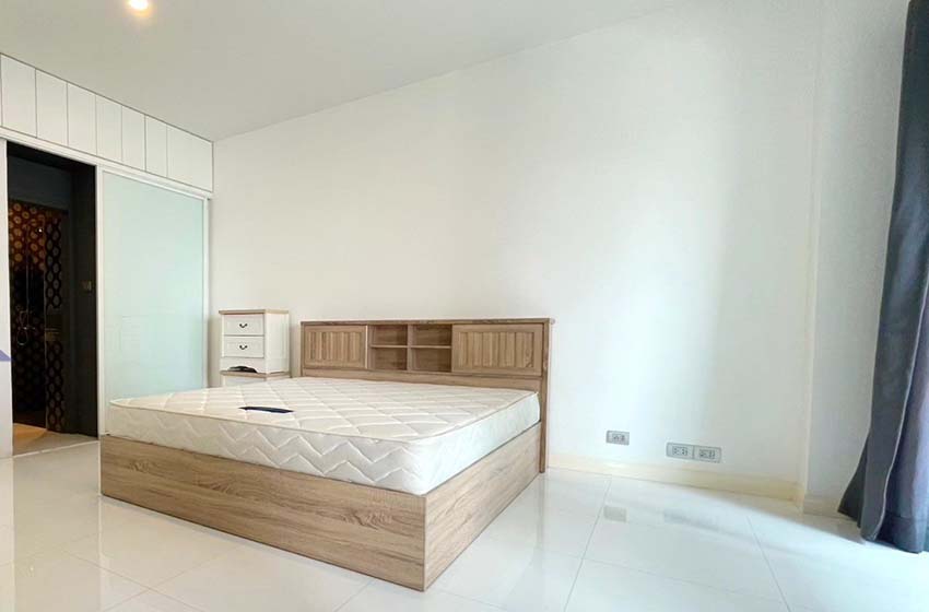 Condominium in Srinakarin 